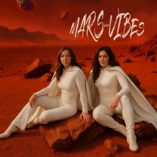 D&eacute;bora Russ & C&eacute;line Bishop - Mars Vibes